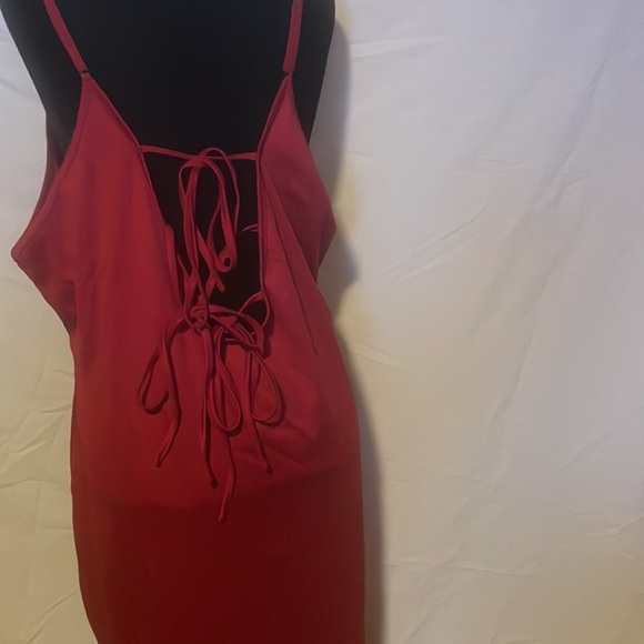 Red dress - Picture 3 of 3